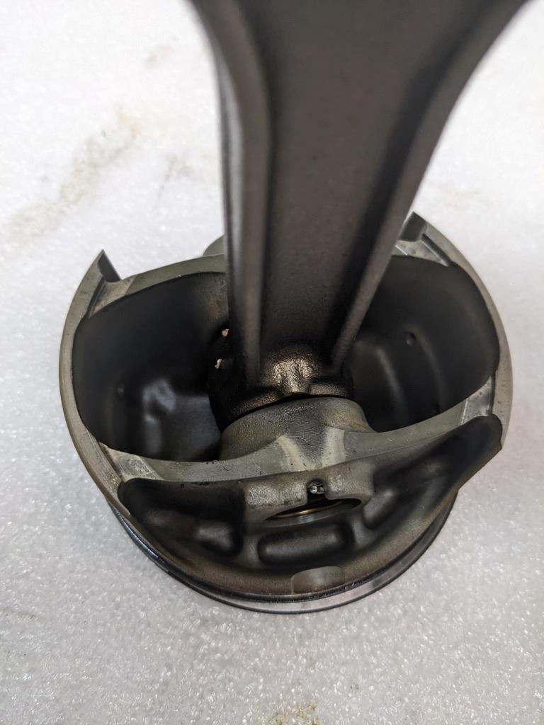 PORSCHE 911/996  CONNECTING PISTON ROD #3 9961031026R USED 996BGL2T2