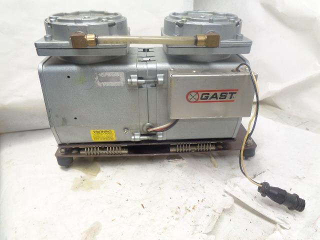 GAST ROCKING PISTON AIR COMPRESSOR 965513 NEW J1