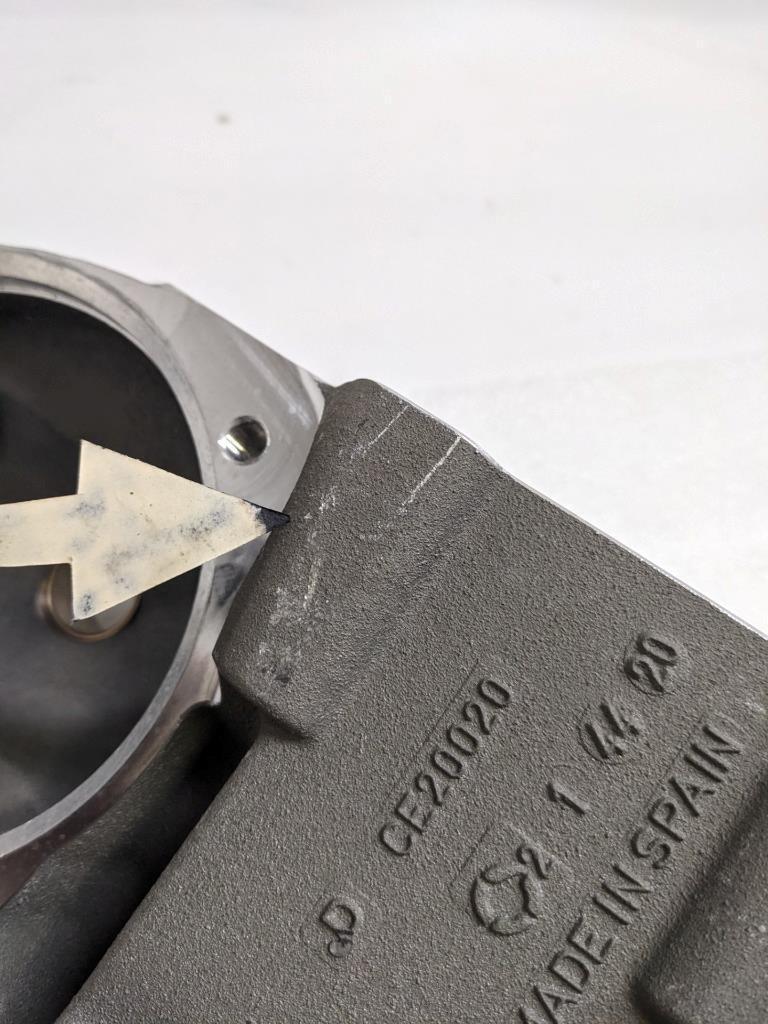 JOHN DEERE CE20020 ROW UNIT GEAR CASE HOUSING NEW I2