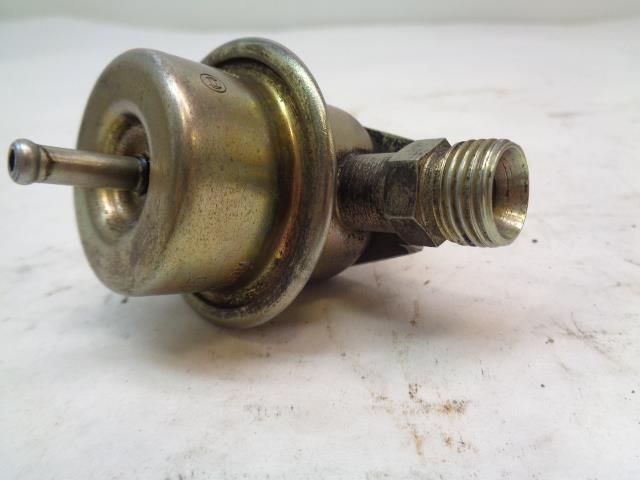 BOSCH FUEL PRESSURE REGULATOR FOR PORSCHE 911&928 0 280 160 215 USED R21/24