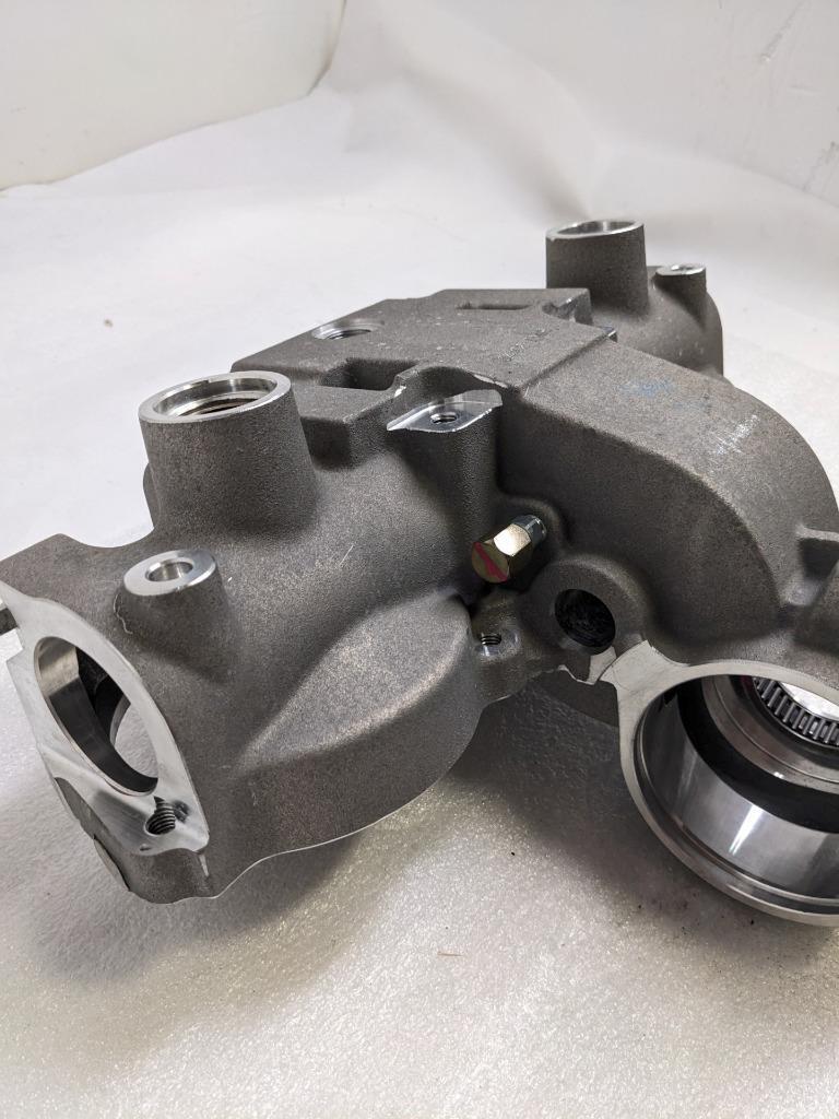 JOHN DEERE CE20020 ROW UNIT GEAR CASE HOUSING NEW I2