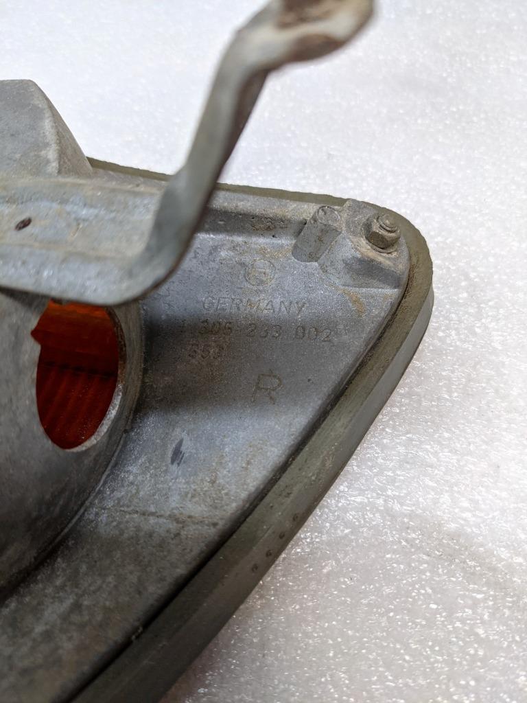 BOSCH 1305233002 RIGHT TAIL LIGHT ASSEMBLY FOR MERCEDES W116 450 USED R21