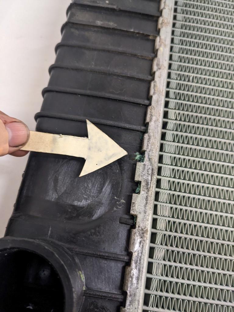 LEAKY PORSCHE 92810604401 RADIATOR FOR 87-91 PORSCHE 928 MANUAL TRANS USED R25