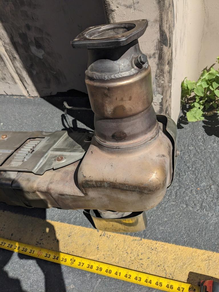 PORSCHE 99611102773 MUFFLER EXHAUST ASSEMBLY FOR 01-05 PORSCHE 911 996 USED B2