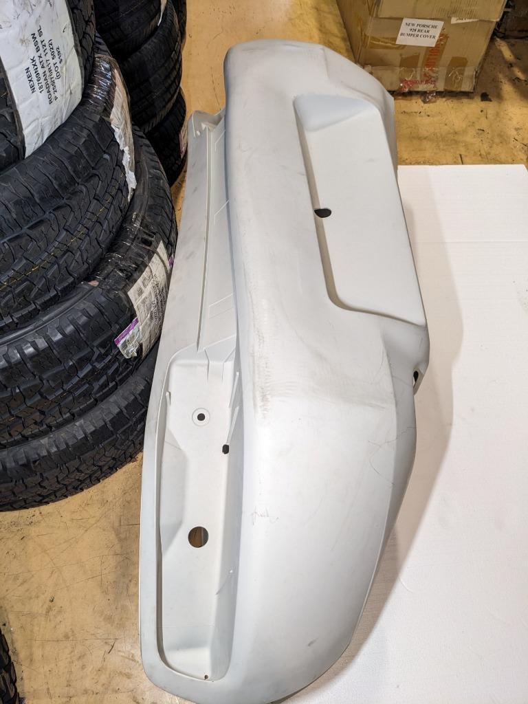 PORSCHE 928 -REAR BUMPER-LINING-WHITE- 65X30X18- 92850512322- NEW B2