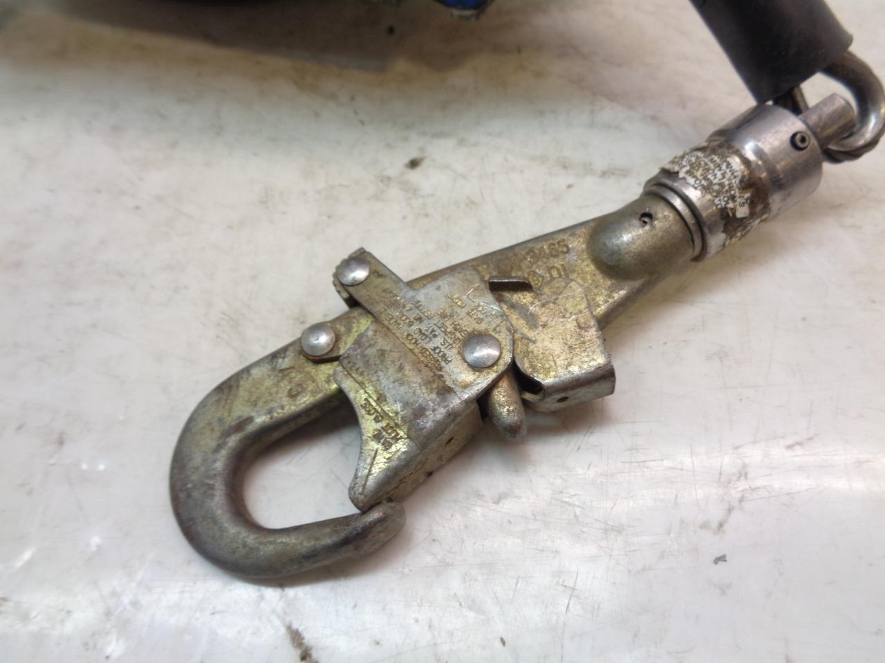 DBI-SALA RETRACTING LIFELINE W/ MOUNTING BRACKET 50ft 310lbs MAX 3400115 USED H1