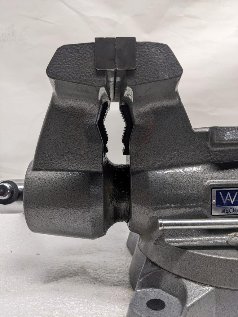 WILTON Mechanics Pro Vise 8” Jaw Width 8-1/2" Jaw Opening 360 Swivel Base B2 NEW