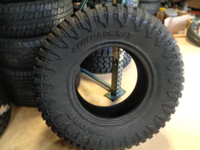 RADAR RENEGADE R/T LT 37 13.50 18 128Q LRF 12PLY TIRE  RASYTH0113 BQ4