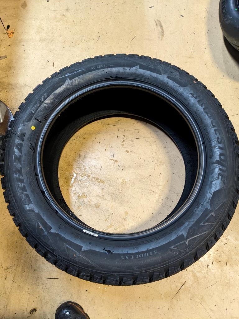 BRIDGESTONE BLIZZAK DM-V2 P 255 55 19 111T SL TIRE 016151 CQ1