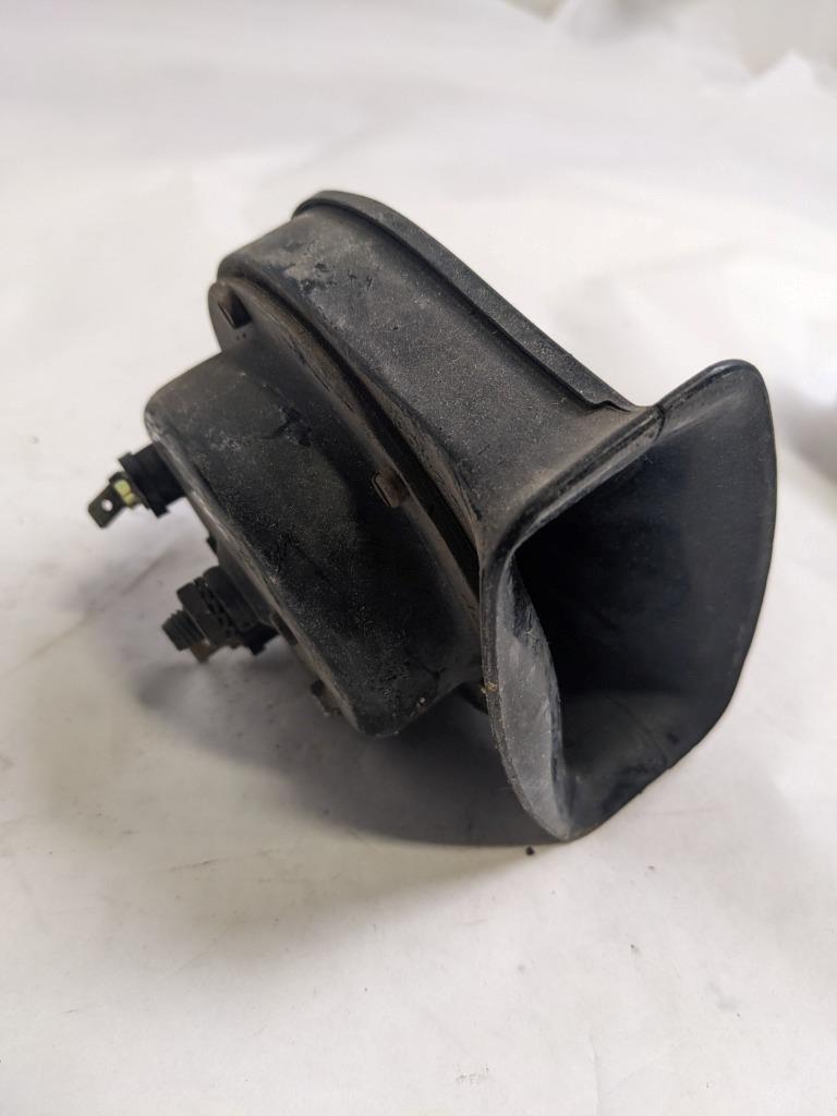 PORSCHE 84-91 944 LOW PITCH TONE ELECTRIC HORN SIREN MIXO TR129 #3 USED R21T2