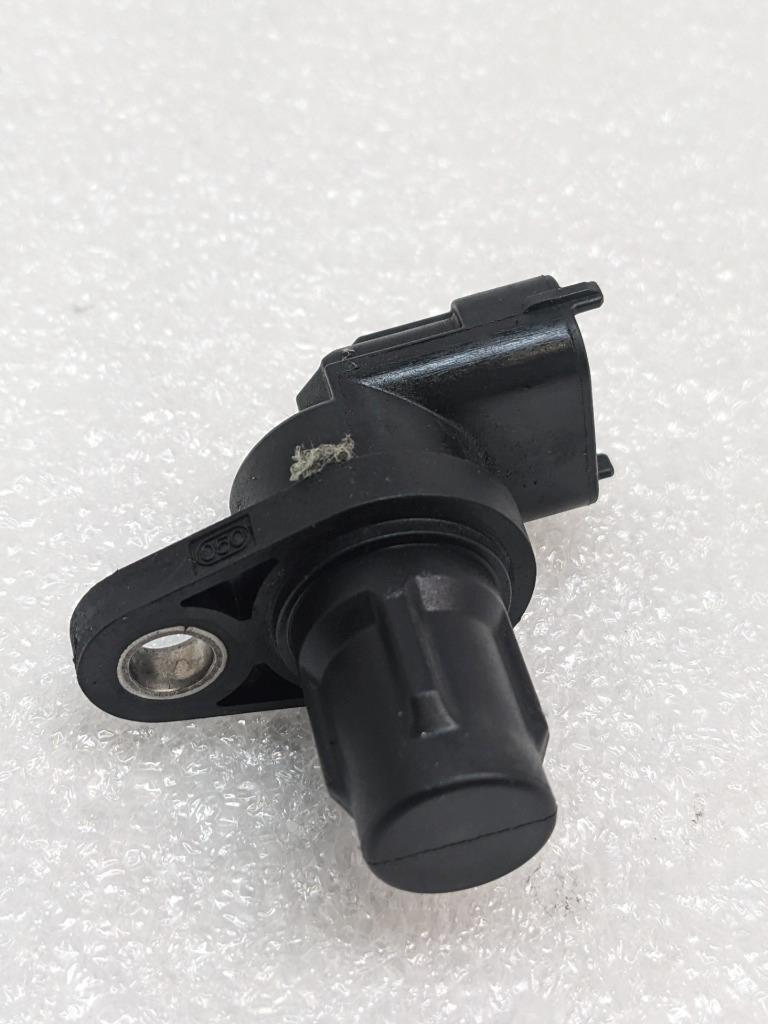 PORSCHE 911/996 PULSE CAMSHAFT CAM POSITION SENSOR 232103057 USED 996BGL2T2