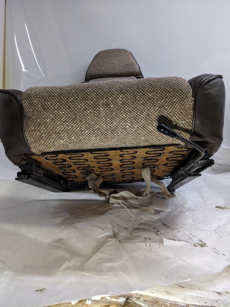 PORSCHE 1981 998 BROWN RECLINING MANUAL SEAT FOR PORSCHE (LEFT) USED B2