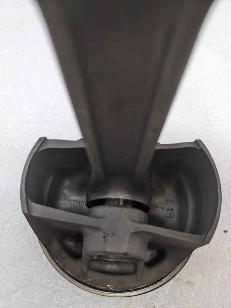 PORSCHE CAYENNE PISTON CONNECTING ROD #5 (CRACKED) 9461191R USED R24