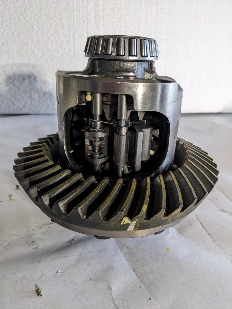 UNBRANDED 40 SPLINE/10 BOLT DIFFERENTIAL w/ LOCKER 0441241-1 NEW R23