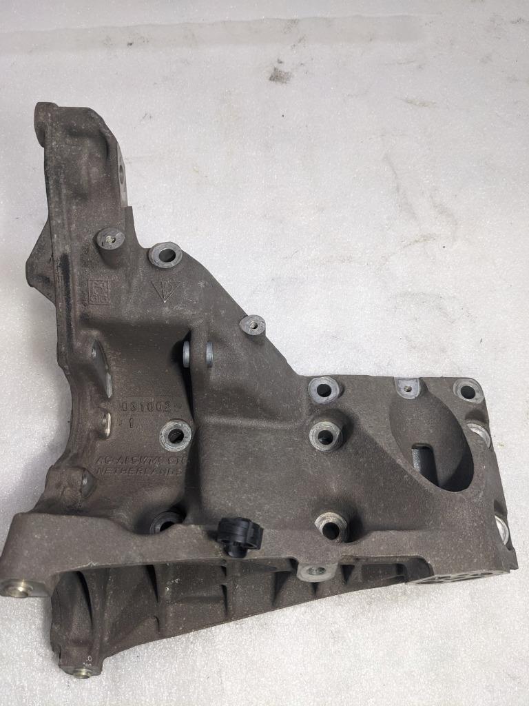 PORSCHE CAYENNE 4.5L LEFT ENGINE MOTOR BRACKET 9481022135R USED 996BGL