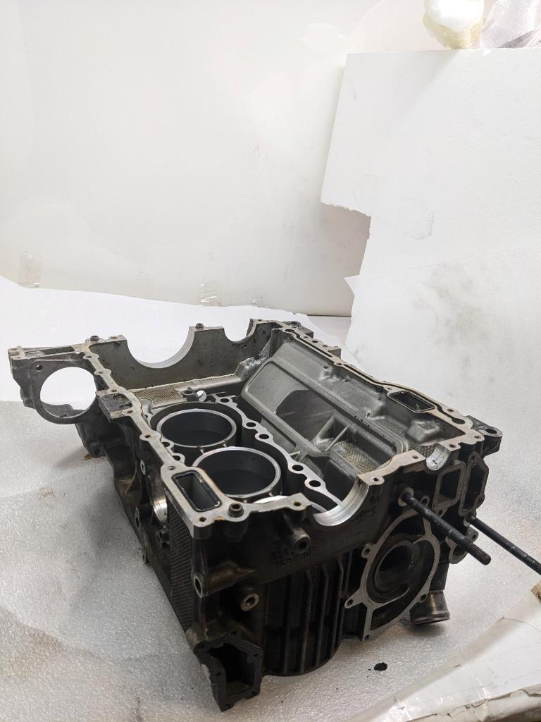 PORSCHE 911/996 RIGHT SIDE ENGINE BLOCK 9961011690R USED B2