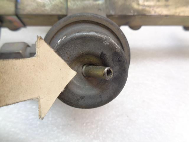 PORSCHE FUEL RAIL AND FUEL REGULATOR FOR 83-85 PORSCHE 944 USED R20