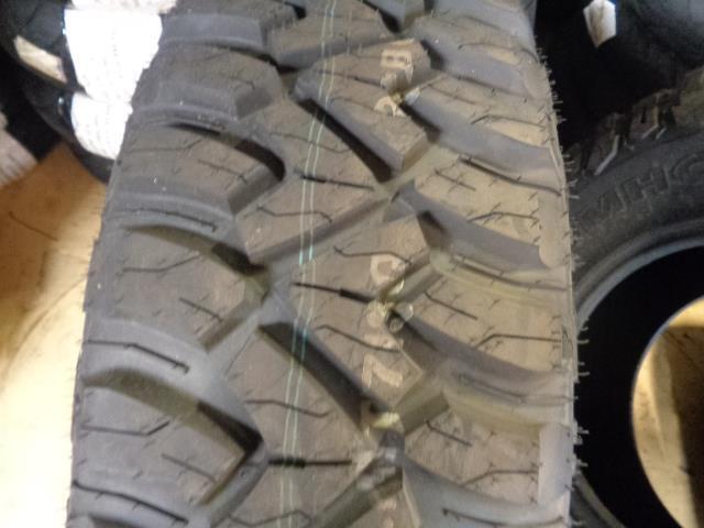 2 KUMHO ROAD VENTURE MT71 275 65 20 126 123 LRE TIRES 2262633 CQ1