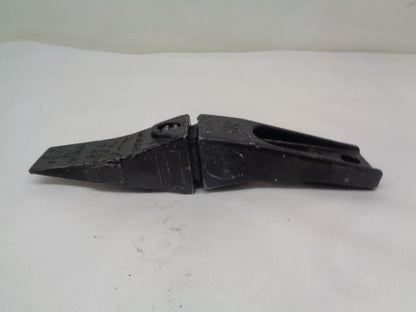 BOBCAT DIRT TOOTH 6737325 AND 6737324 BOBCAT DIGGING BUCKET ADAPTER R29