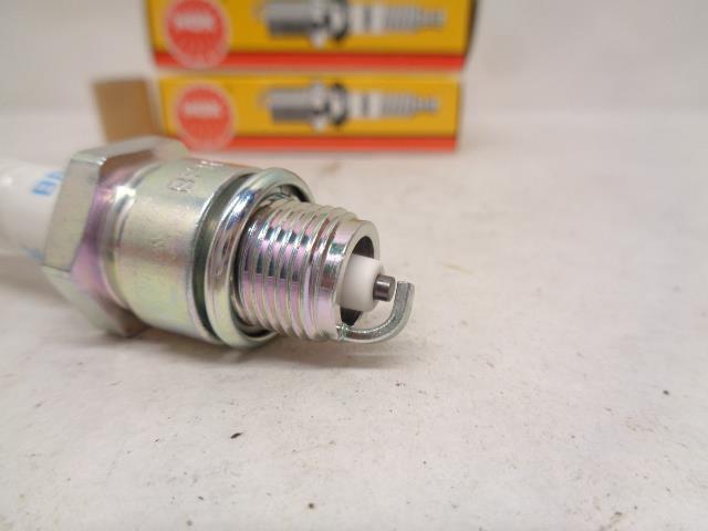 NGK SPARK PLUGS STANDARD SERIES 8 PACK BUICK JEEP OLDSMOBILE ROVER 6222 R13T1