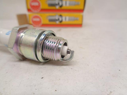 NGK SPARK PLUGS STANDARD SERIES 8 PACK BUICK JEEP OLDSMOBILE ROVER 6222 R13T1