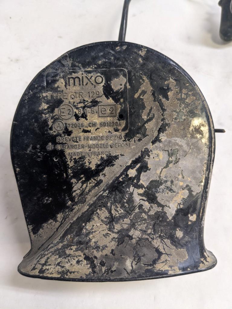 PORSCHE 84-91 944 LOW PITCH TONE ELECTRIC HORN SIREN MIXO TR129 #6 USED R21T2