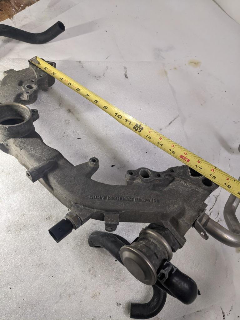 PORSCHE CAYENNE 4.5L VALVE HOUSING WITH PIPES MOUNTED 9481061514R USED R25