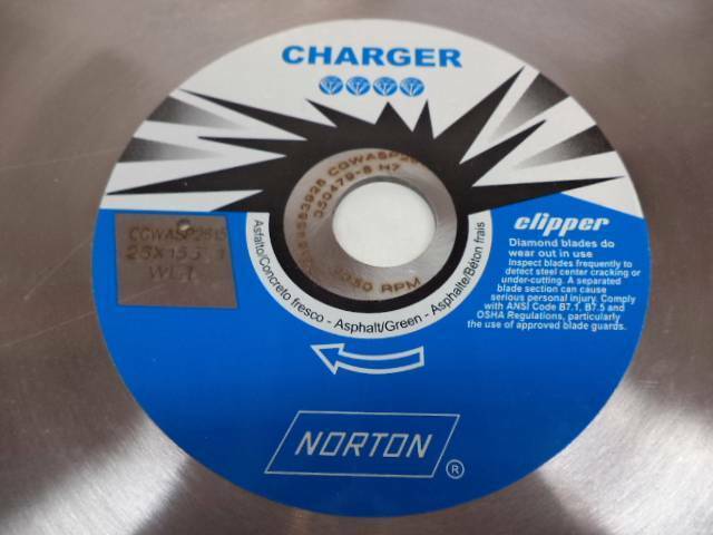 NEW NORTON CHARGER 26" x .155 WET ASPHALT CUTTING DIAMOND BLADE CGWASP2615 SP2