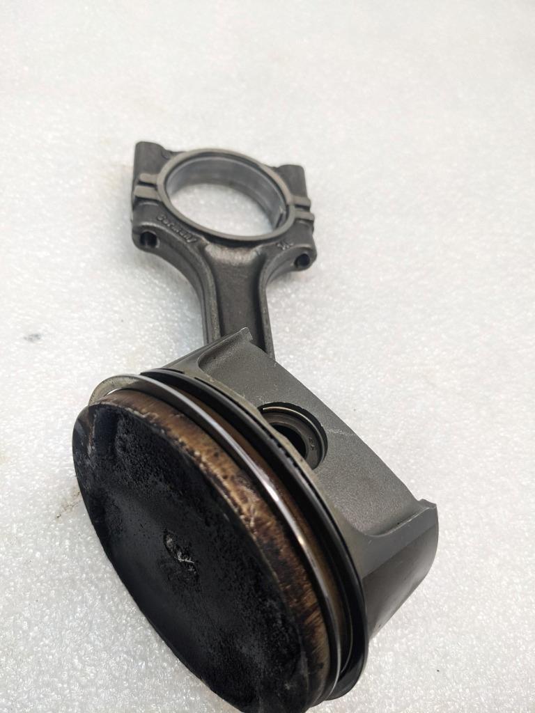 PORSCHE 986 BOXSTER 2.7L PISTON W/CONNECTING ROD #2 9961031028R USED 996GL2T1