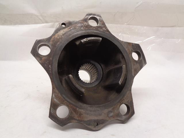 1 USED PORSCHE CARRERA WHEEL HUB 964 331 605 04/964 331 065 04 R25T6