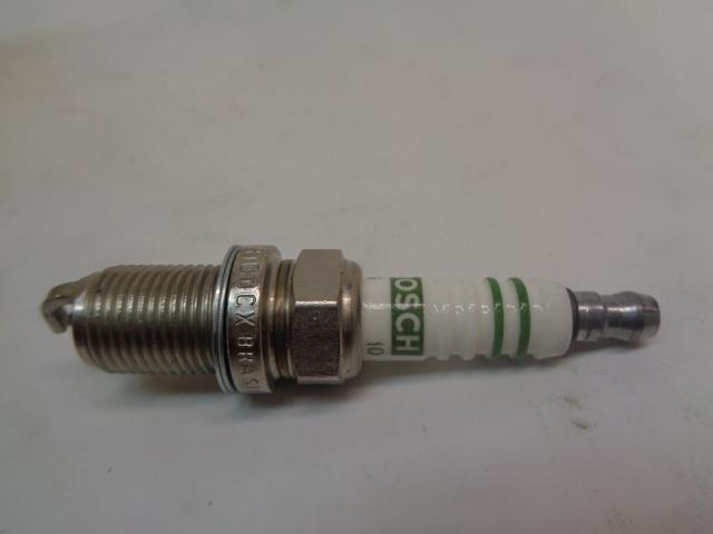 BRAND NEW BOSCH CHEVY MITSUBISHI SUPER SPARK PLUG 10 PACK 7563 R13T3