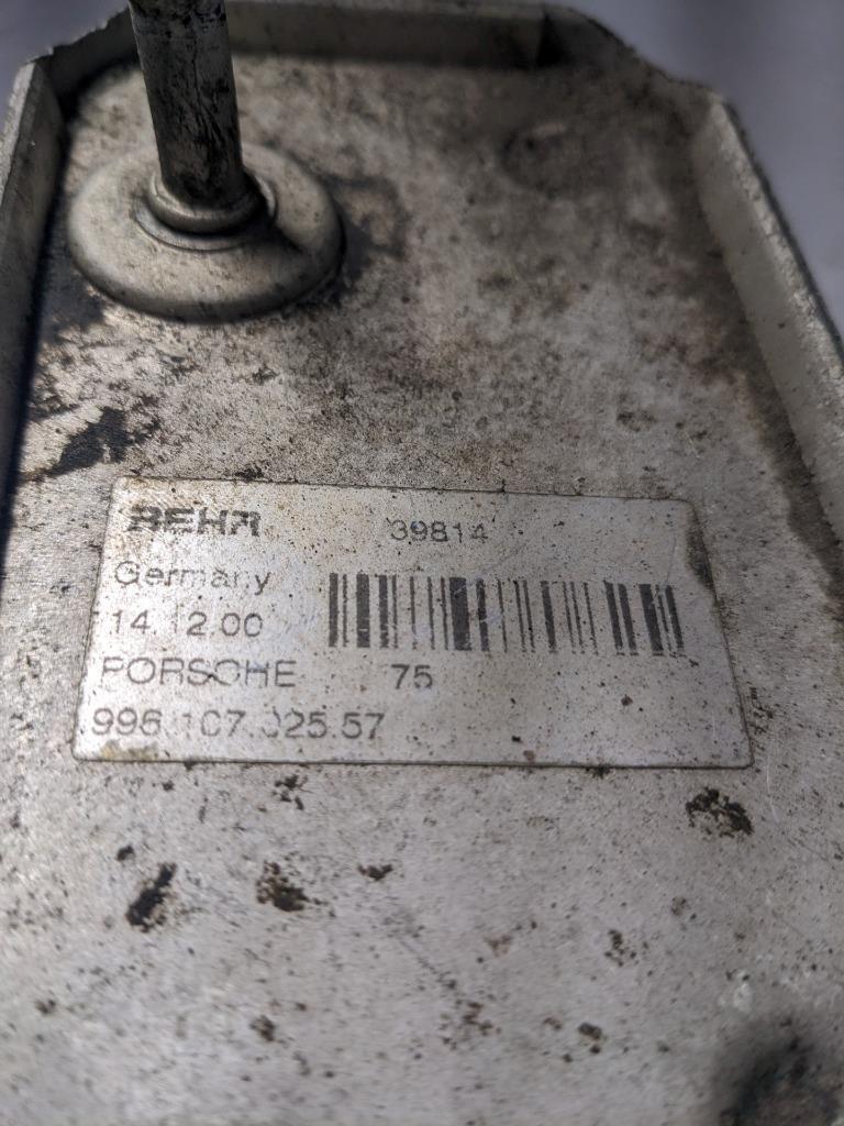 PORSCHE 911 OIL COOLER/RESERVIOR 99610702557 USED 996B.G.L.