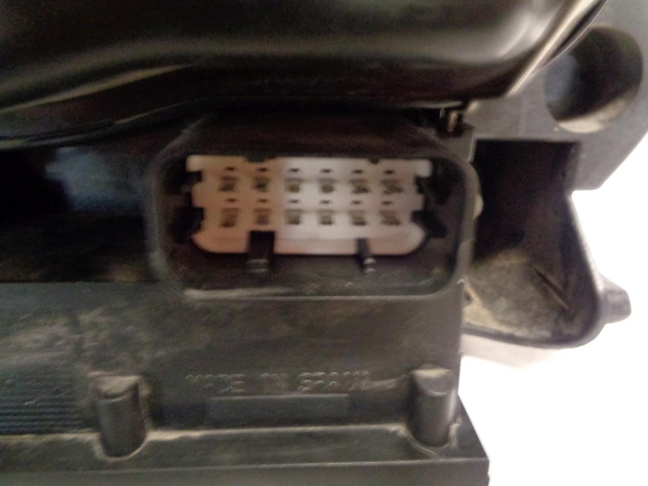 PORSCHE CAYENNE RIGHT HID HEADLIGHT 7L5 941 030 AA W/ MOUNTING BRACKET USED R31