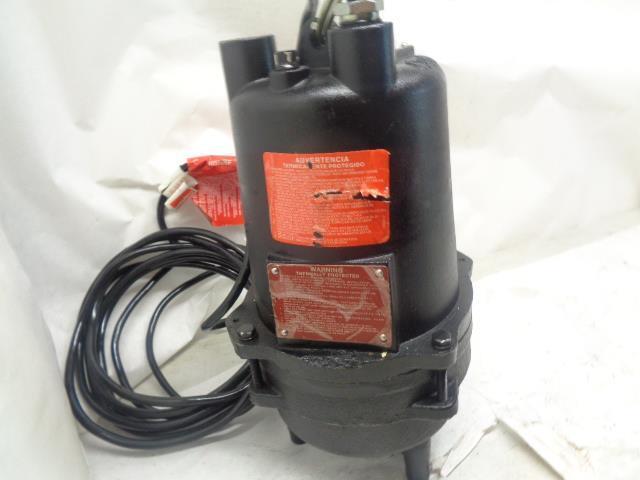 DAYTON 3BB88 SUBMERSIBLE SEWAGE PUMP 1/2 HP NEW J1
