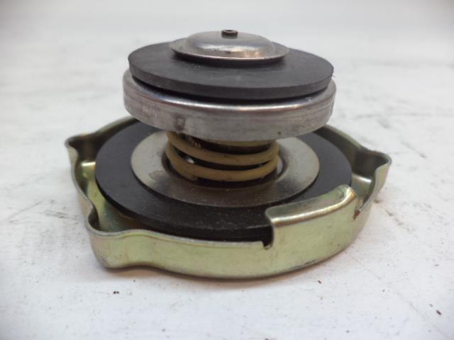 NEW 10 PCK OF VENTED 16 LBS PRESSURE METAL RADIATOR CAPS