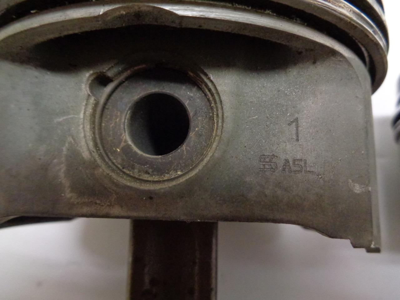 4 USED GENUINE PORSCHE 968 PISTONS WITH CONNECTING RODS 944 103 111 1R R24T5