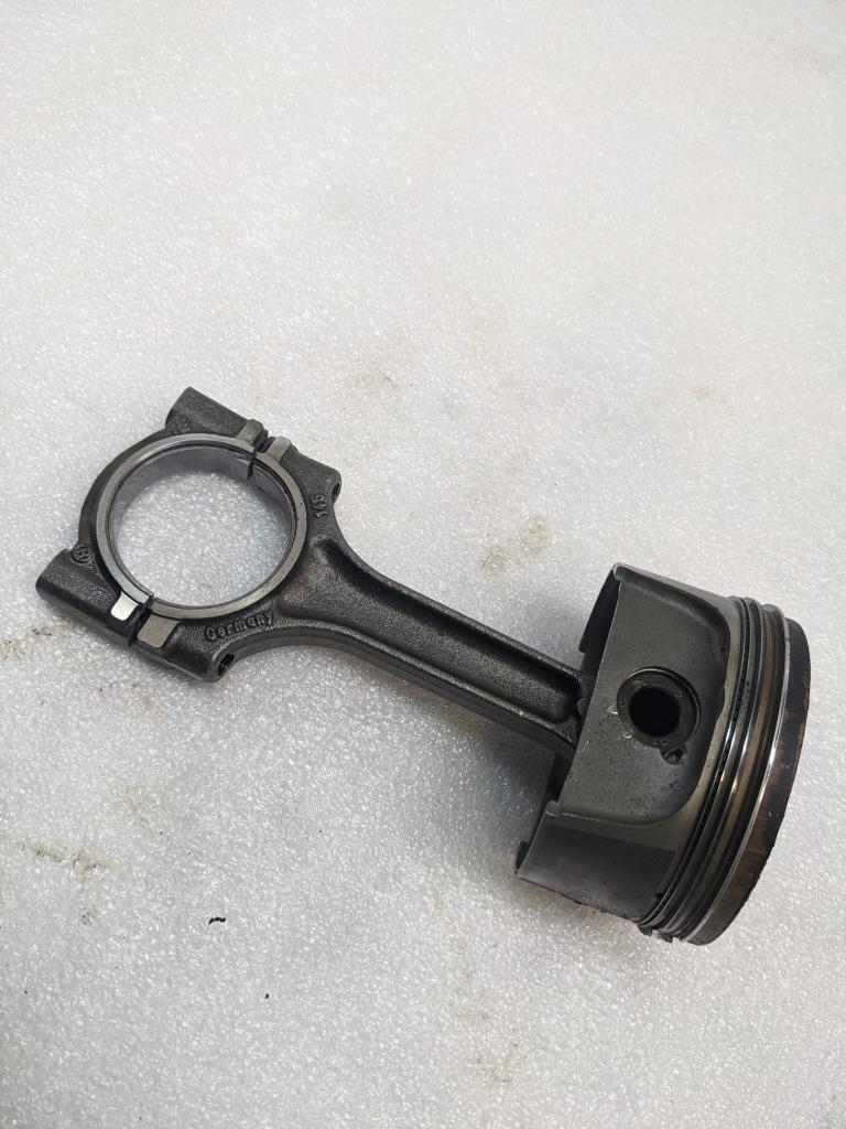 PORSCHE 986 BOXSTER 2.7L PISTON W/CONNECTING ROD #3 9961031028R USED 996GL2T1