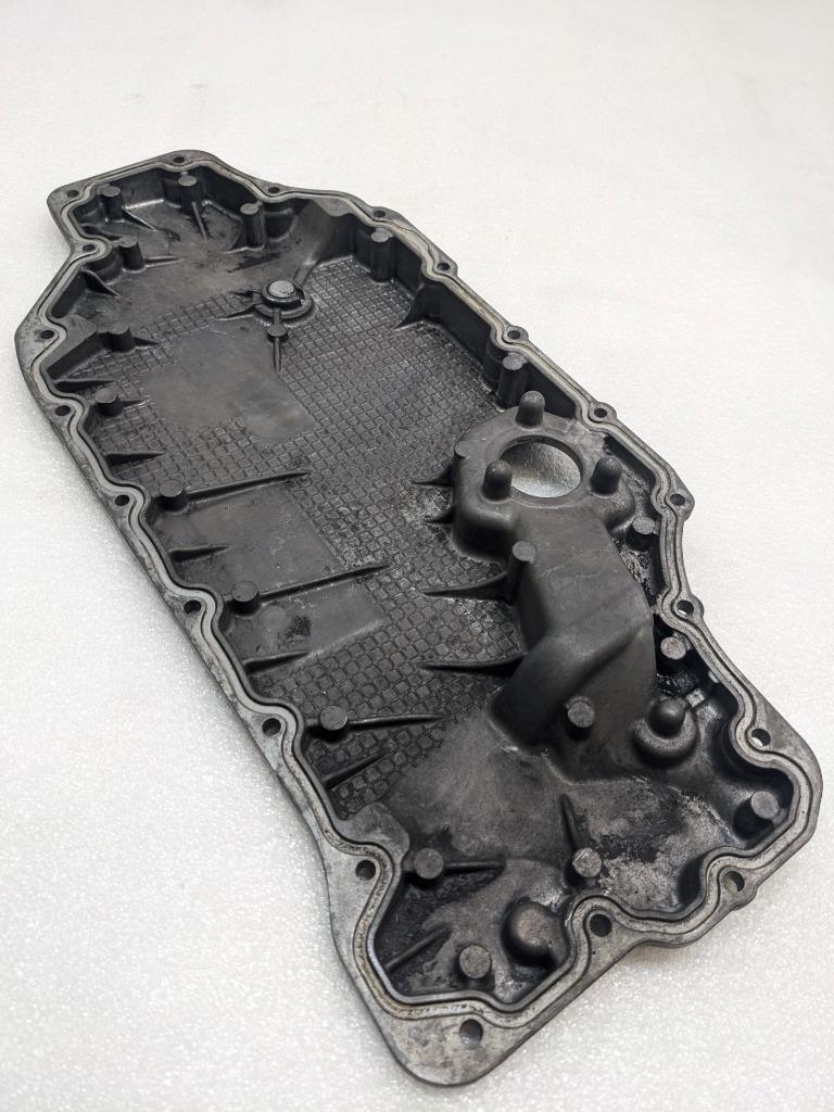 PORSCHE MACAN 15-18 TURBO ENGINE LOWER OIL PAN 94610701531 USED R24