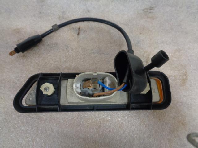 OEM USED PORSCHE FRONT LEFT CORNER SIGNAL LAMP (DAMAGED) VARIOUS MODELS R31T3