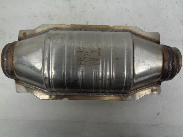 MAGNAFLOW CATALYTIC CONVERTER DIRECT FIT CHEVY EXPRESS GMC 447267 D-193-103 R19