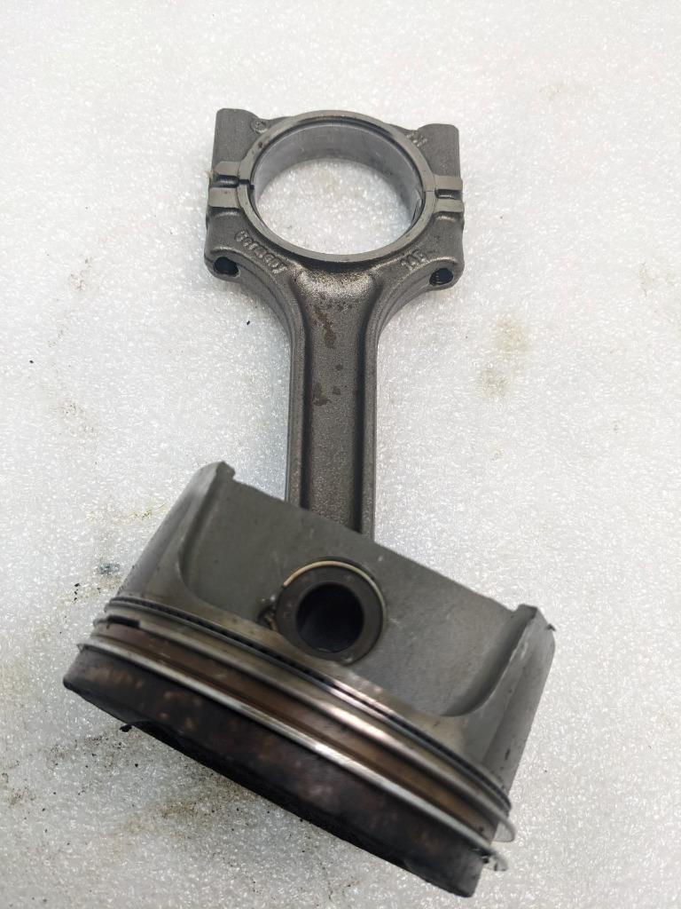 PORSCHE 986 BOXSTER 2.7L PISTON W/CONNECTING ROD #5 9961031028R USED 996GL2T1