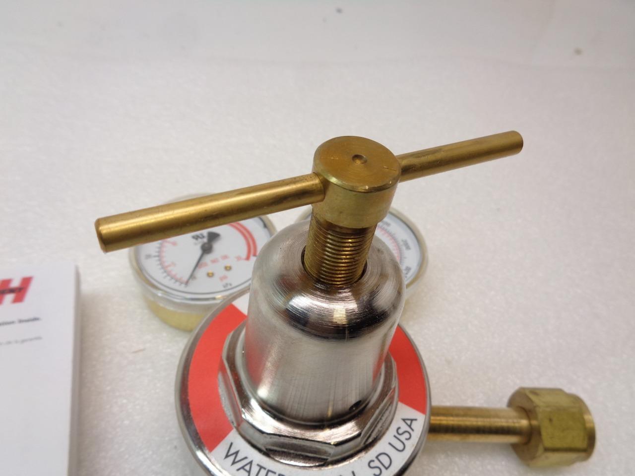 NEW SMITH EQUIPMENT HB1520B-300 ACETYLENE REGULATOR GAUGE R17