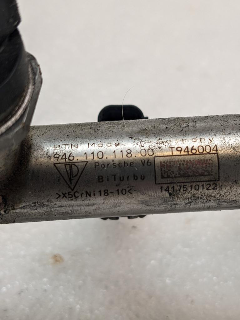 2014-18 PORSCHE MACAN PANAMERA LEFT FUEL RAIL W/INJECTORS 94611011800 USED R23