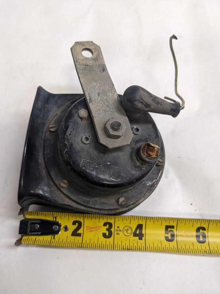 PORSCHE 84-91 944 LOW PITCH TONE ELECTRIC HORN SIREN MIXO TR129 #2 USED R21T2