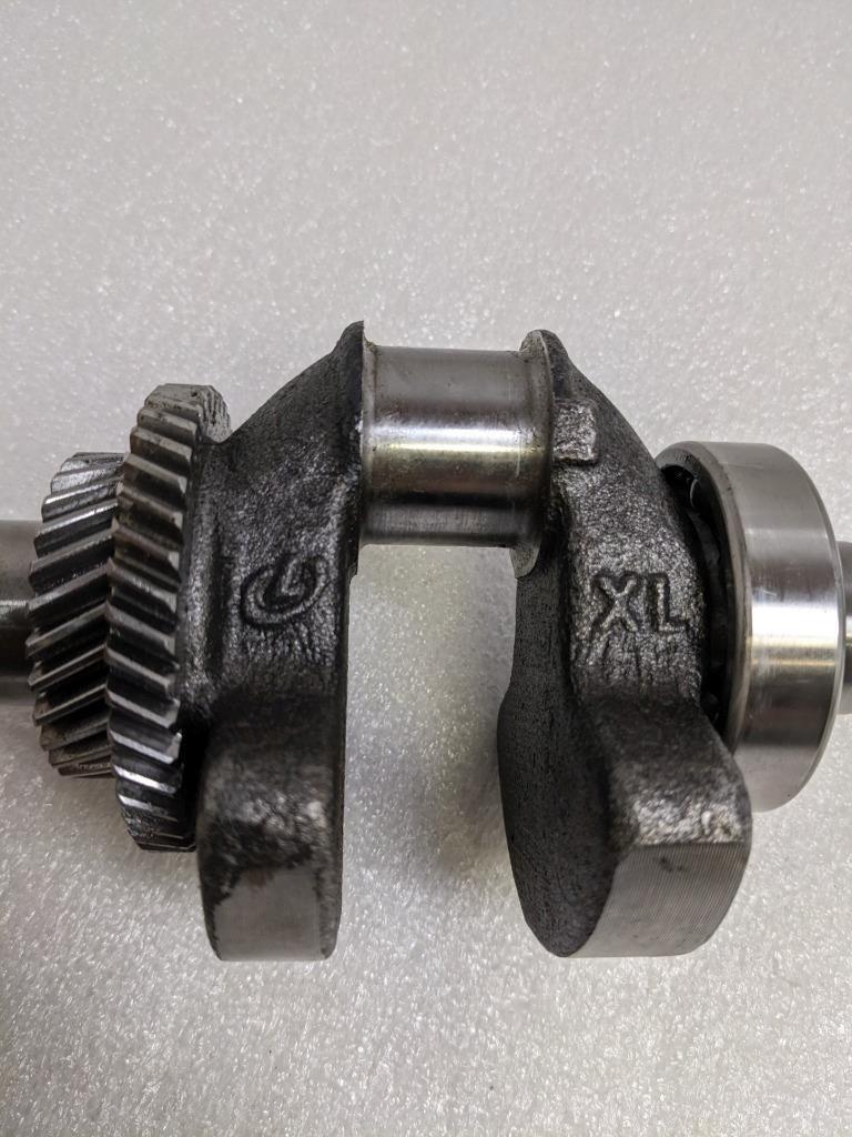 BRIGGS AND STRATTON 593662 CRANKSHAFT FOR 19J137-0001-F1 SMALL ENGINE NEW R32