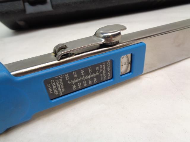 NEW PRECISION INTRUMENTS C3FR250F 1/2" DRIVE 40-250lb RANGE TORQUE WRENCH R22