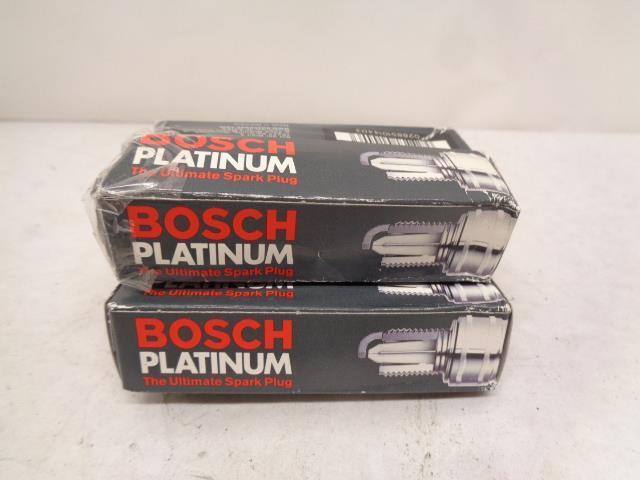 BRAND NEW BOSCH CHEVY GMC PONTIAC PLATINUM SPARK PLUG 4 PACK 6213 R13T3