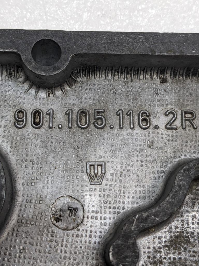 PORSCHE 911/996 70-89 ORIGINAL ALUMINUM LOWER VALVE COVER 9011051162R 996BGL2T2