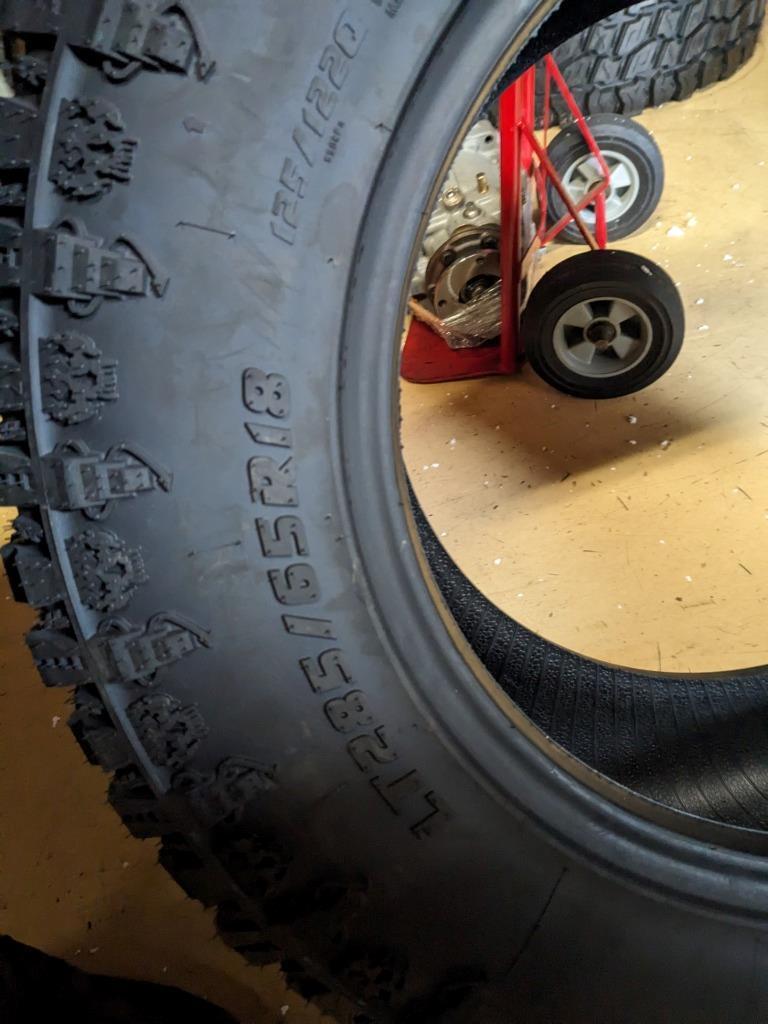 RADAR RENEGADE R/T BSW LT 285 65 18 125/122Q LRE 10PLY TIRE RASYTH0133 CQ2