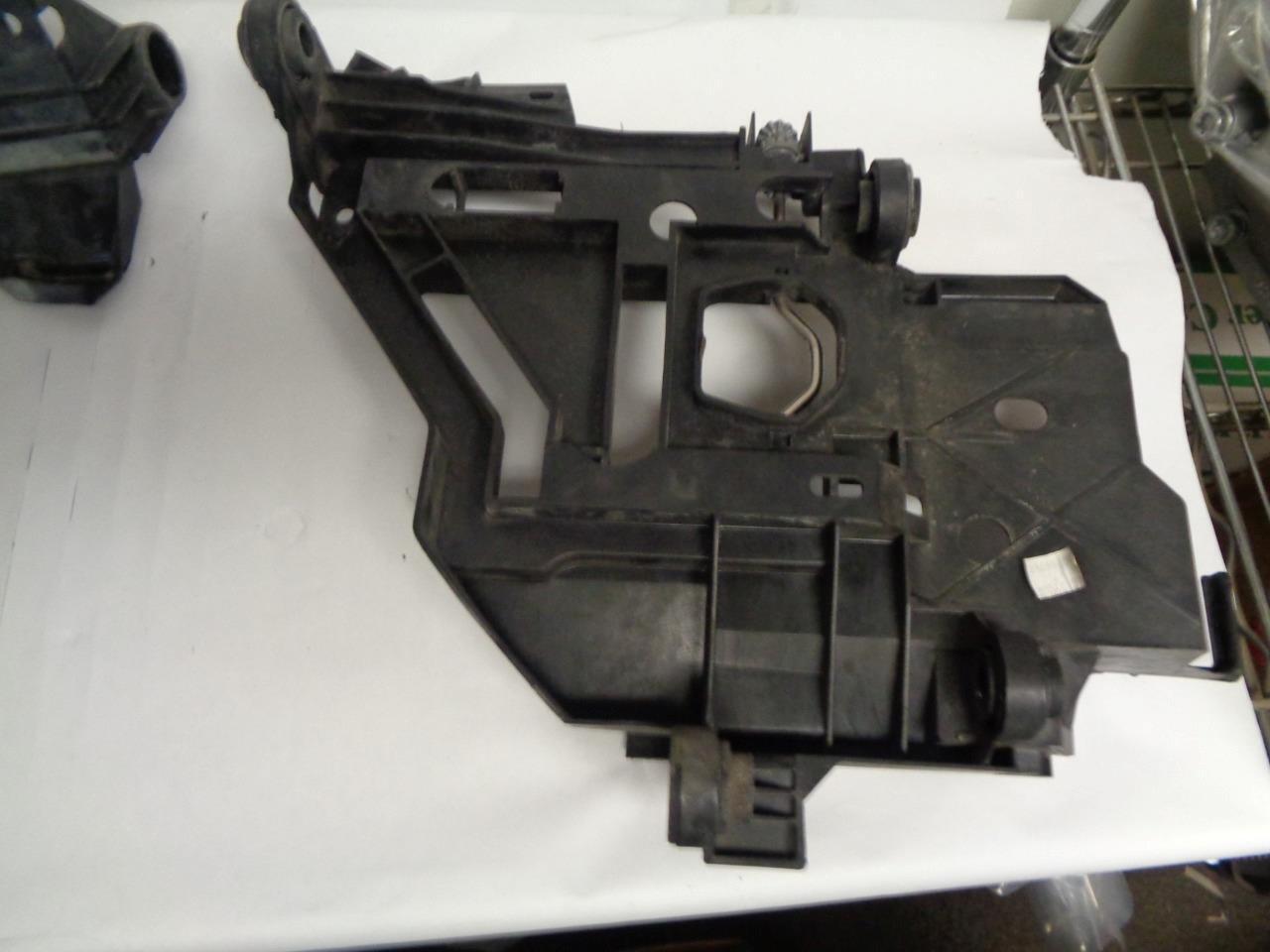 PORSCHE CAYENNE RIGHT HID HEADLIGHT 7L5 941 030 AA W/ MOUNTING BRACKET USED R31